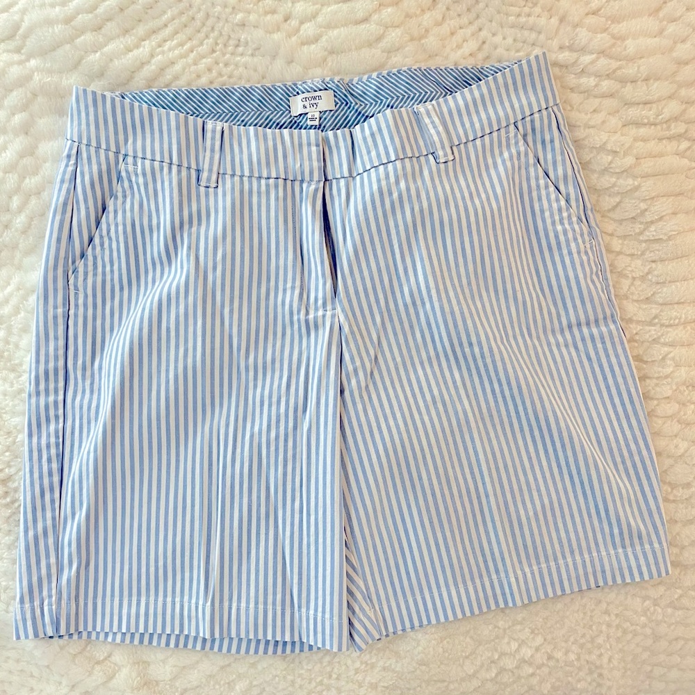 Crown & Ivy 9” Shorts